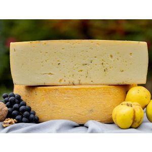Branza maturata Herba &ndash; cu ierburi aromatice peste 18 luni ECO A2, 100% Grass-Fed