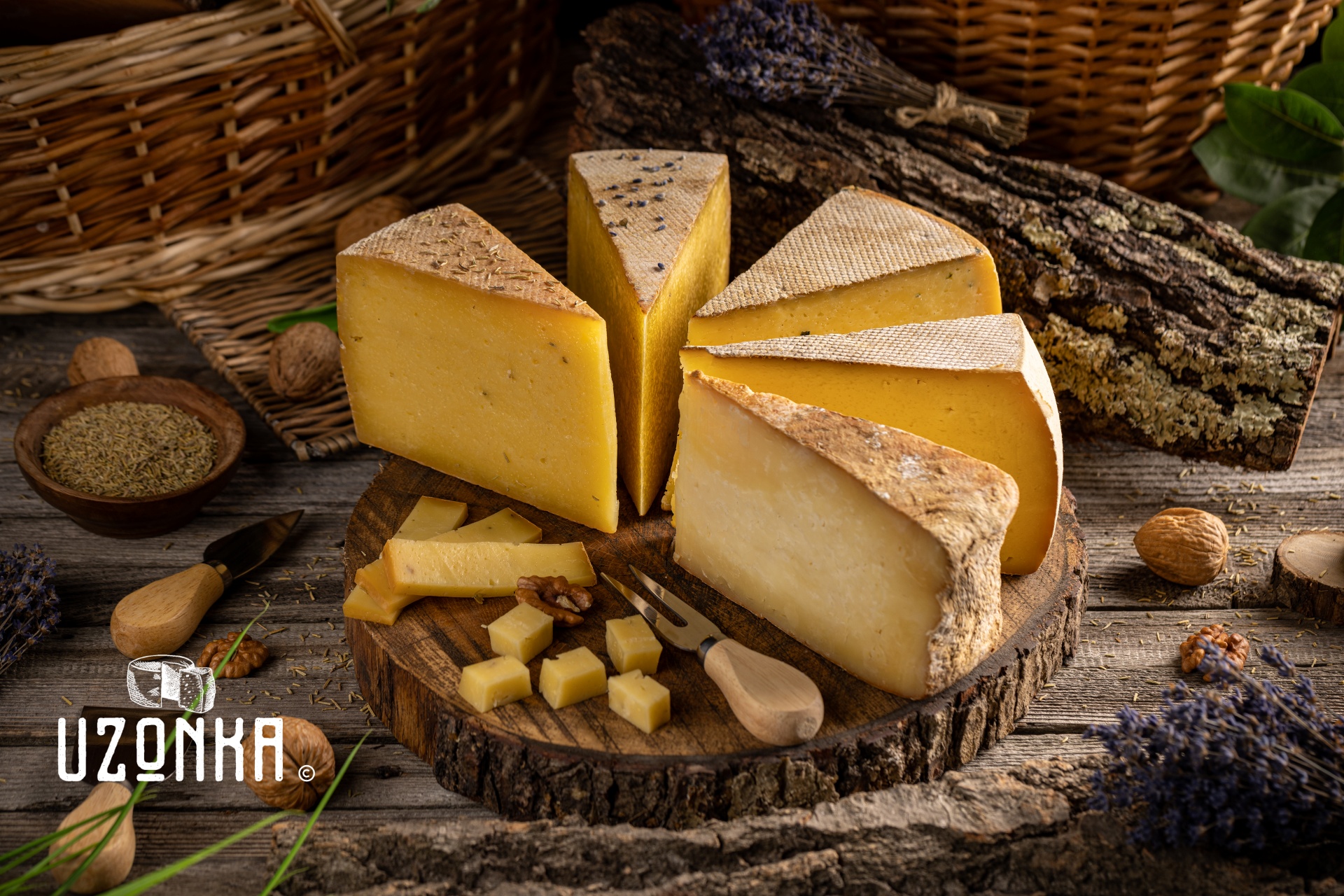 Montis Mix - maturată 2 ani cu condimente - ECO A2/A2, 100% Grass-Fed Pachet PROMO 1 kg -75 lei